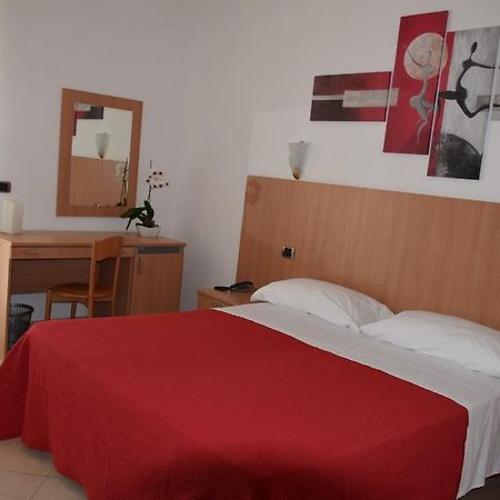 Hotel Maggiore Весте Екстериор снимка