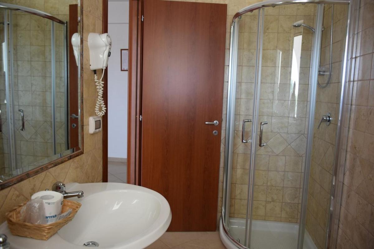 Hotel Maggiore Весте Екстериор снимка